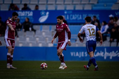 Un lance del partido CE Sabadell-Cultural en la Nova Creu Alta.