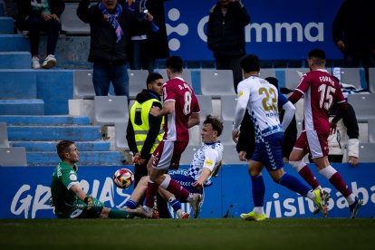 Un lance del partido CE Sabadell-Cultural en la Nova Creu Alta.