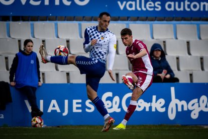 Un lance del partido CE Sabadell-Cultural en la Nova Creu Alta.