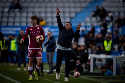 Un lance del partido CE Sabadell-Cultural en la Nova Creu Alta.