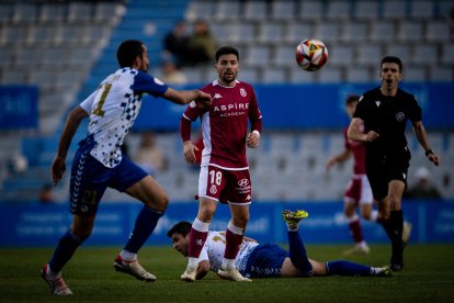 Un lance del partido CE Sabadell-Cultural en la Nova Creu Alta.