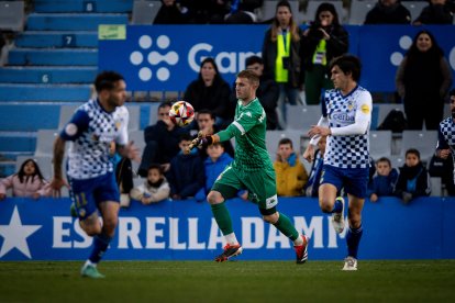 Un lance del partido CE Sabadell-Cultural en la Nova Creu Alta.