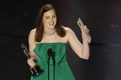 Jennifer Lame tras recoger su estatuilla por la edición de pelícuka