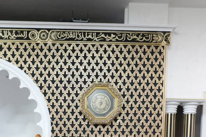 Desayuno a las ocho de la tarde en la mezquita de León tras terminar el primer día del Ramadán.