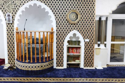 Desayuno a las ocho de la tarde en la mezquita de León tras terminar el primer día del Ramadán.