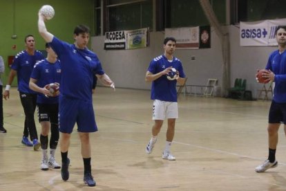 Drew Donlin ya entrena con Estados Unidos en León.  RAMIRO