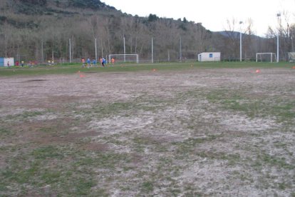 Campo de fútbol de Flores del Sil. MANUEL MACÍAS
