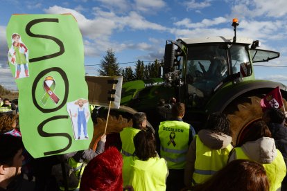 Un momento de la protesta de las mujeres del campo en Villadangos.