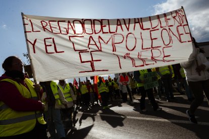 Un momento de la protesta de las mujeres del campo en Villadangos.