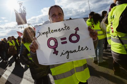 Un momento de la protesta de las mujeres del campo en Villadangos.
