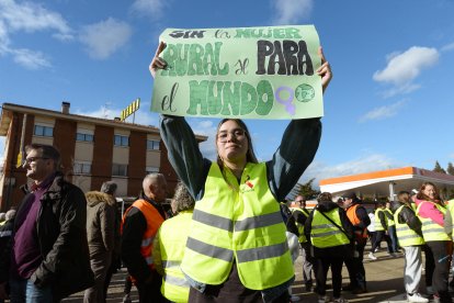 Un momento de la protesta de las mujeres del campo en Villadangos.