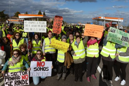 Un momento de la protesta de las mujeres del campo en Villadangos.