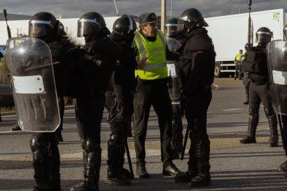 Un momento de la protesta de las mujeres del campo en Villadangos.