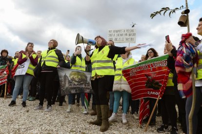 Un momento de la protesta de las mujeres del campo en Villadangos.