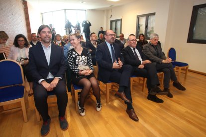 Representantes políticos y de las grandes empresas de El Bierzo, en la firma del acuerdo para El Bayo.