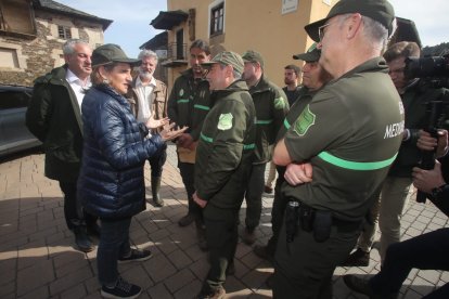 Otra imagen de la visita de la ministra.