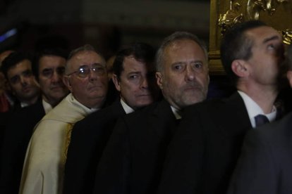 Quiñones, De las Heras, Mañueco y Pollán, pujando. FERNANDO OTERO