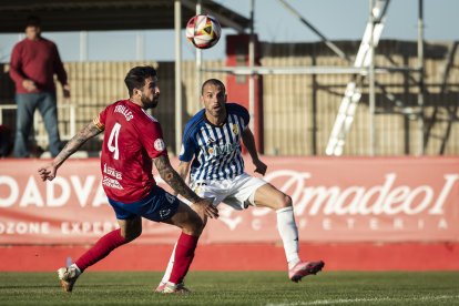 Juanfran García se estrenó con derrota al frente de la Ponferradina ante la SD Tarazona.