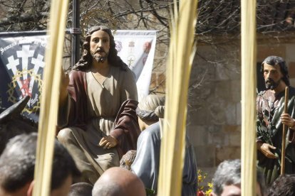La procesión de La Borriquita dejó momentos muy plásticos en su desarrollo. RAMIRO