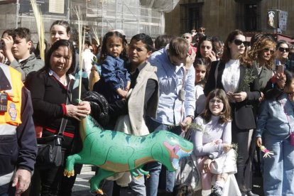La procesión de La Borriquita dejó momentos muy plásticos en su desarrollo. RAMIRO