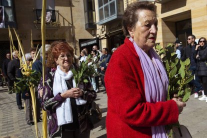 Desde San Pedro de Rectivía salió el paso de ‘La Borriquilla’ hacia la plaza Mayor, llevado por la Cofradía de la Entrada de Jesús en Jerusalén, llamada de ‘Las Palmas’
