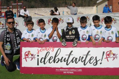 Equipo de Flores del Sil.  MACÍAS
