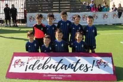 El Soccer Ponferradina debutante.  MACÍAS