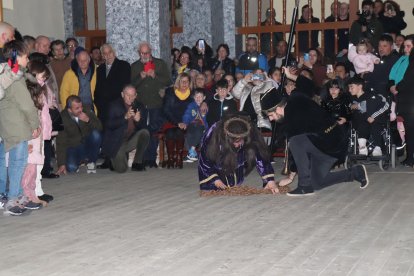 Las tres caídas fueron representadas por Mariano Cardoso como el nazareno y Víctor Santiago el Judío.