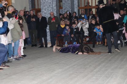 Las tres caídas fueron representadas por Mariano Cardoso como el nazareno y Víctor Santiago el Judío.
