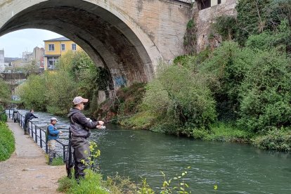 La primera jornada de una temporada que apunta en positivo empezó con los ríos con altos caudales y aguas turbias.