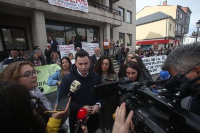 Los vecinos de Fabero, Vega de Espinareda, Candín y Peranzanes protestan por la merma de la calidad de la asistencia sanitaria en el medio rural.