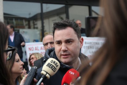 Los vecinos de Fabero, Vega de Espinareda, Candín y Peranzanes protestan por la merma de la calidad de la asistencia sanitaria en el medio rural.