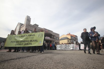 Los vecinos de Fabero, Vega de Espinareda, Candín y Peranzanes protestan por la merma de la calidad de la asistencia sanitaria en el medio rural.