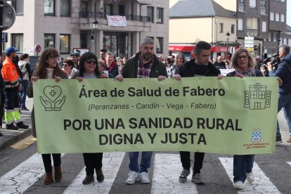 Los vecinos de Fabero, Vega de Espinareda, Candín y Peranzanes protestan por la merma de la calidad de la asistencia sanitaria en el medio rural.