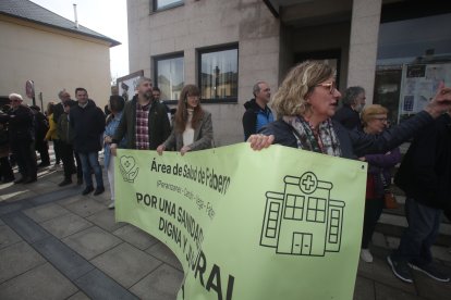 Los vecinos de Fabero, Vega de Espinareda, Candín y Peranzanes protestan por la merma de la calidad de la asistencia sanitaria en el medio rural.