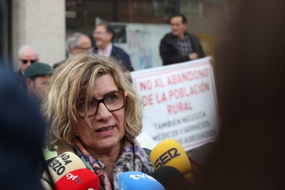Los vecinos de Fabero, Vega de Espinareda, Candín y Peranzanes protestan por la merma de la calidad de la asistencia sanitaria en el medio rural.