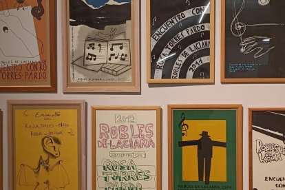 Carteles con el diseño del artista para Robles de Laciana. DL