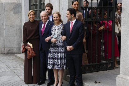 El rey emérito con las infantas y sus nietos. J.J. GUILLÉN