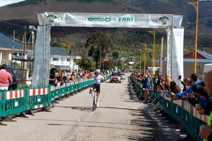 Emico & Erbi Bembibre firmó un fin de semana notable liderado por Adrián.  CD BEMBIBRE CICLISTA