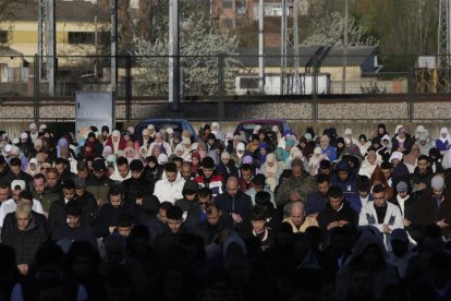 Rezo por el fin del Ramadán.