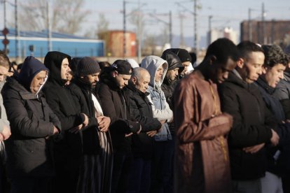 Rezo por el fin del Ramadán.