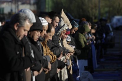 Rezo por el fin del Ramadán.