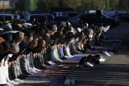 Rezo por el fin del Ramadán.