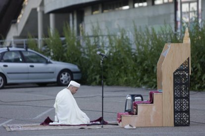 Rezo por el fin del Ramadán.