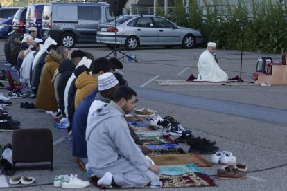 Rezo por el fin del Ramadán.