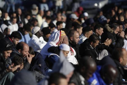 Rezo por el fin del Ramadán.