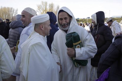 Rezo por el fin del Ramadán.
