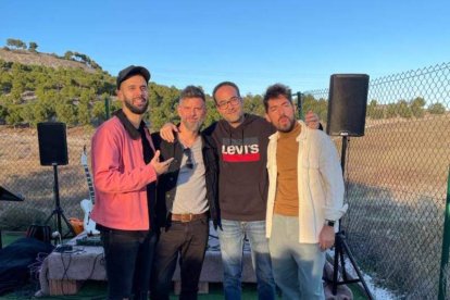 Fito Robles (a la derecha), junto a Código 84. DL