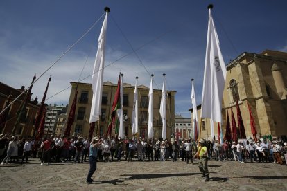 La concentración de pendones culminó en San Isidoro.