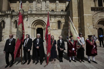 La concentración de pendones culminó en San Isidoro.